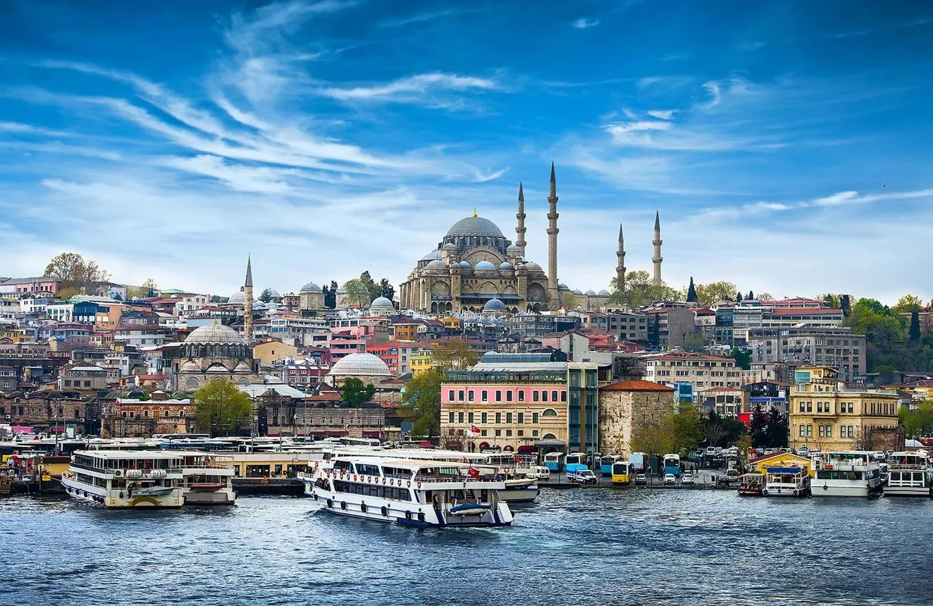 The Süleymaniye Mosque above the Golden Horn, with ferries in the foreground